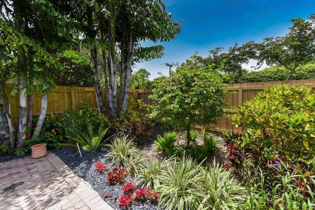 6685 NW 24th Terrace, Boca Raton, FL 33496