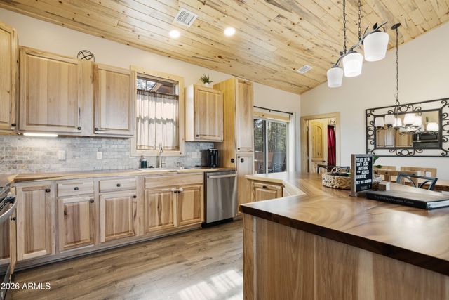 2718 Church Lane, Overgaard, AZ 85933