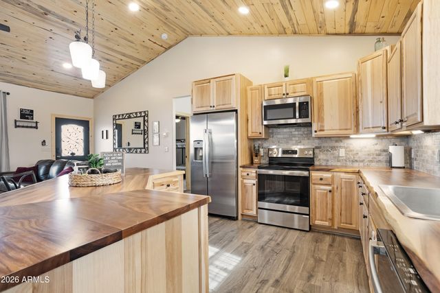 2718 Church Lane, Overgaard, AZ 85933