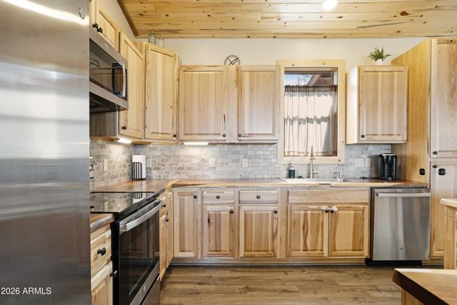 2718 Church Lane, Overgaard, AZ 85933