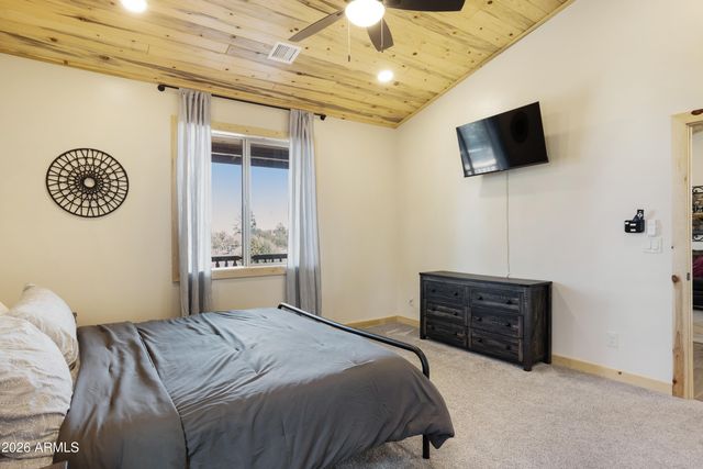 2718 Church Lane, Overgaard, AZ 85933