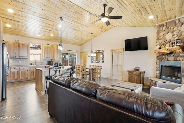 2718 Church Lane, Overgaard, AZ 85933