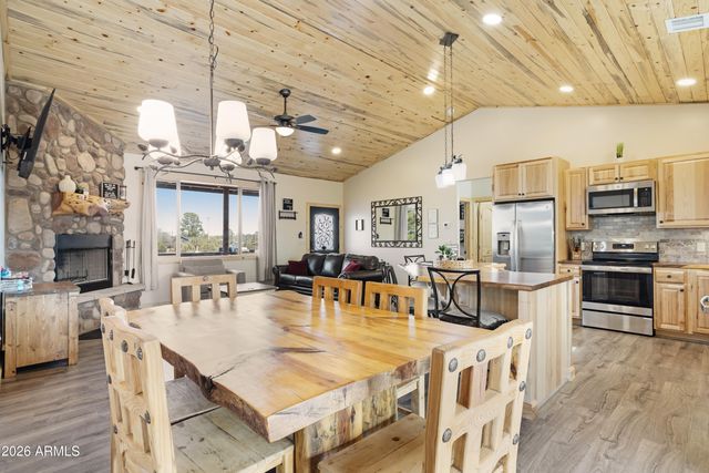 2718 Church Lane, Overgaard, AZ 85933