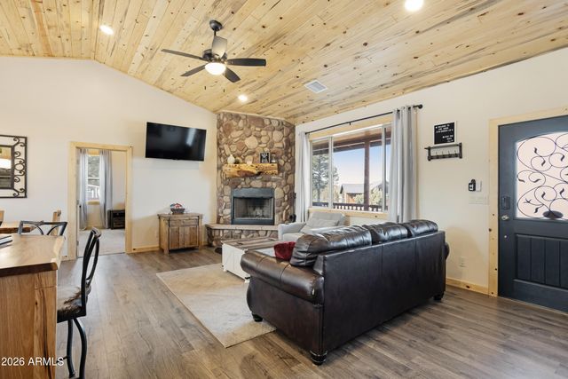 2718 Church Lane, Overgaard, AZ 85933