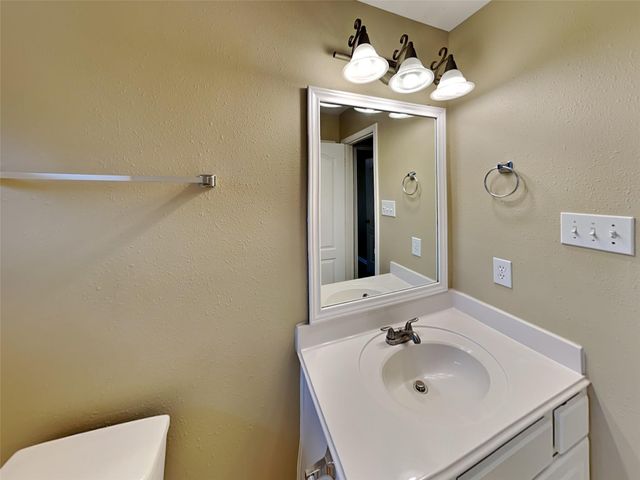 5718 Emerald Brook Lane, League City, TX 77573