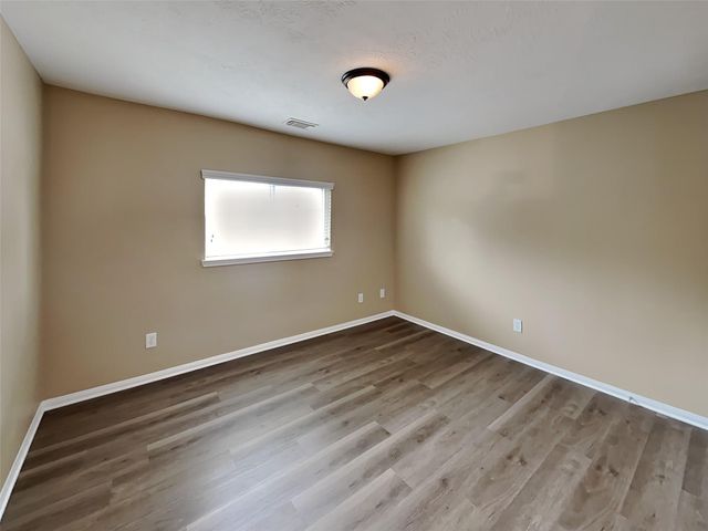 5718 Emerald Brook Lane, League City, TX 77573