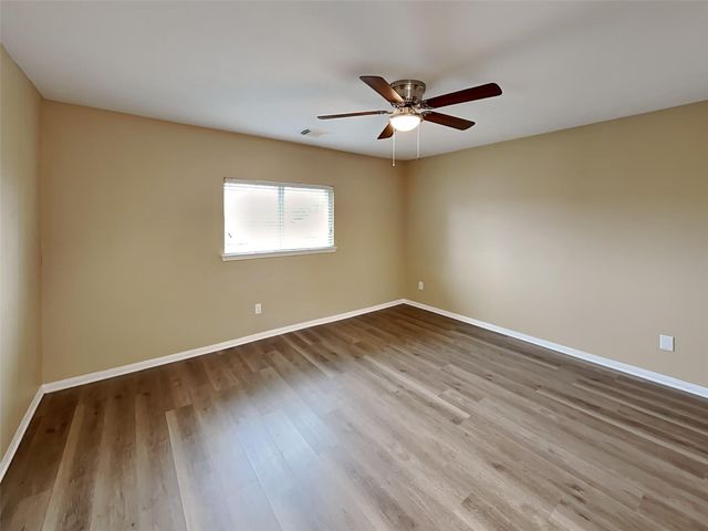 5718 Emerald Brook Lane, League City, TX 77573
