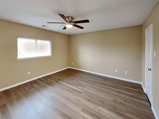 5718 Emerald Brook Lane, League City, TX 77573