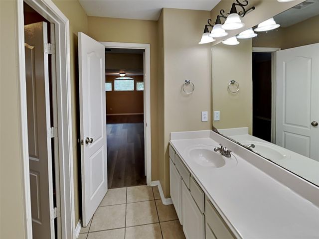5718 Emerald Brook Lane, League City, TX 77573
