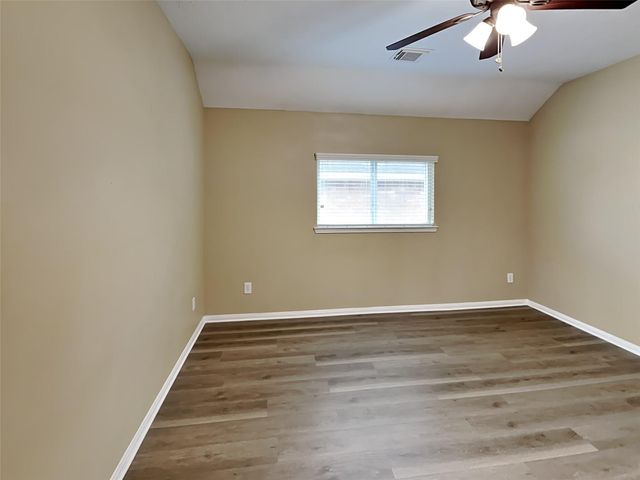 5718 Emerald Brook Lane, League City, TX 77573