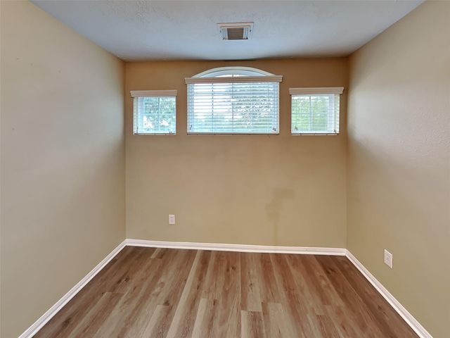 5718 Emerald Brook Lane, League City, TX 77573