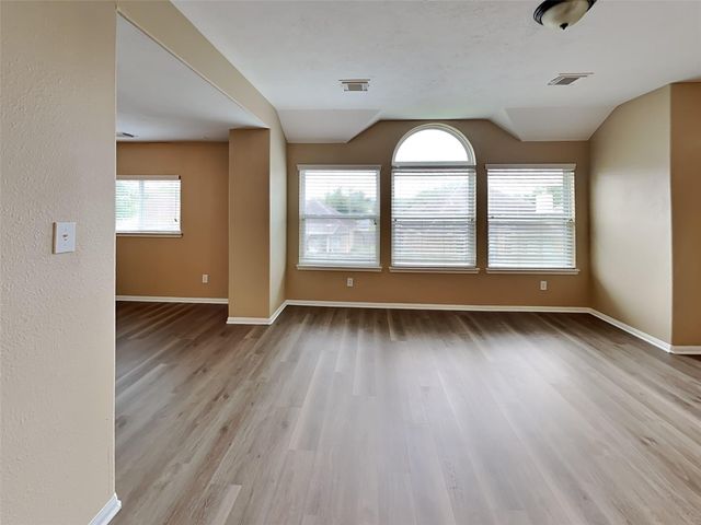 5718 Emerald Brook Lane, League City, TX 77573