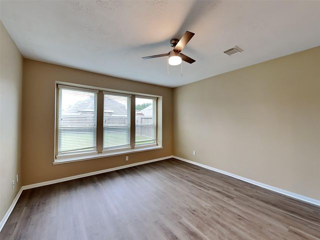 5718 Emerald Brook Lane, League City, TX 77573