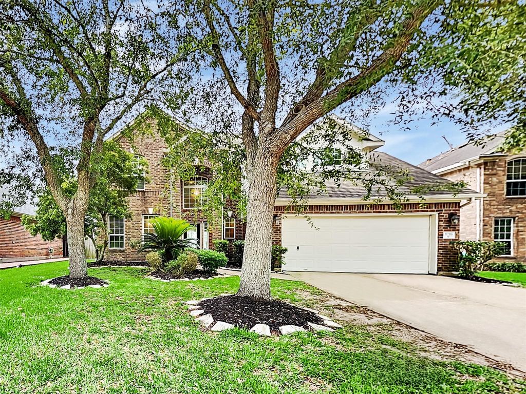 5718 Emerald Brook Lane, League City, TX 77573