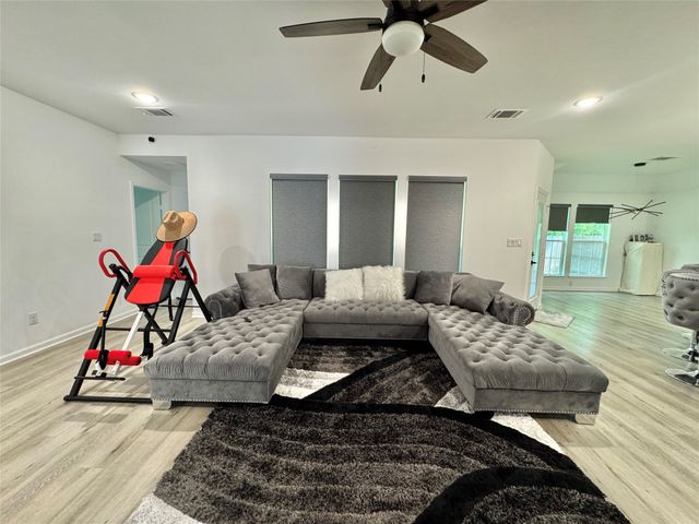 1134 Vintage Avenue, Gainesville, TX 76240