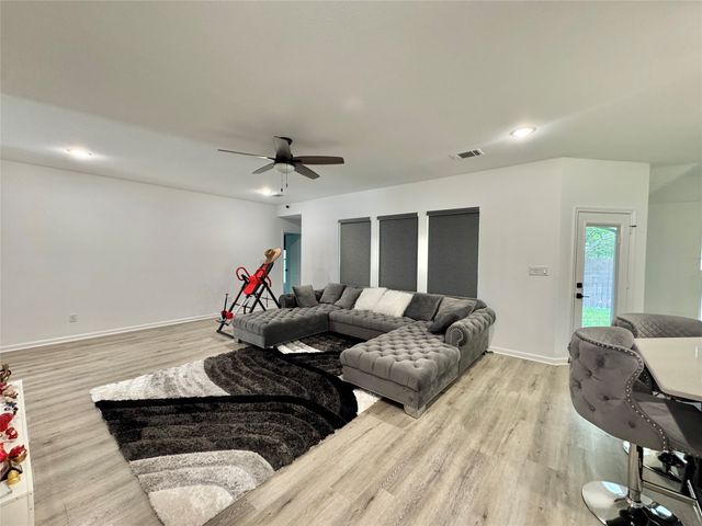 1134 Vintage Avenue, Gainesville, TX 76240