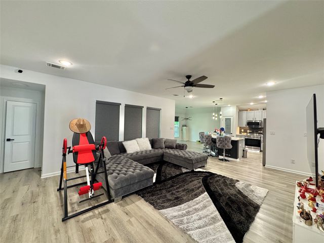 1134 Vintage Avenue, Gainesville, TX 76240