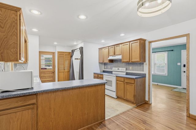 1801 PARKADE BLVD, Columbia, MO 65202