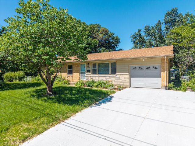 1801 PARKADE BLVD, Columbia, MO 65202