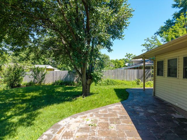 1801 PARKADE BLVD, Columbia, MO 65202