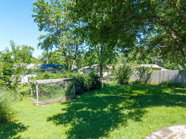 1801 PARKADE BLVD, Columbia, MO 65202