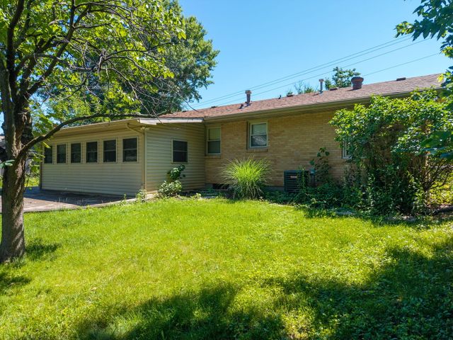 1801 PARKADE BLVD, Columbia, MO 65202