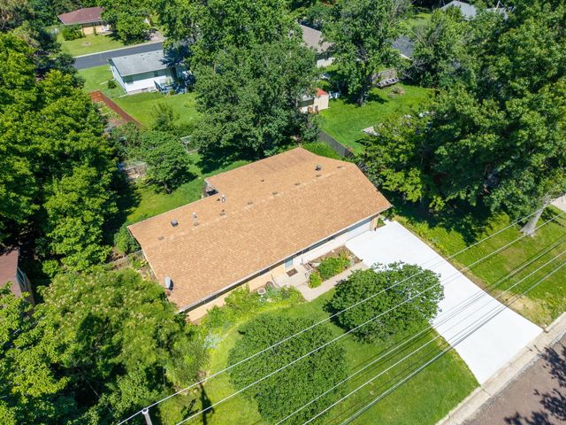 1801 PARKADE BLVD, Columbia, MO 65202