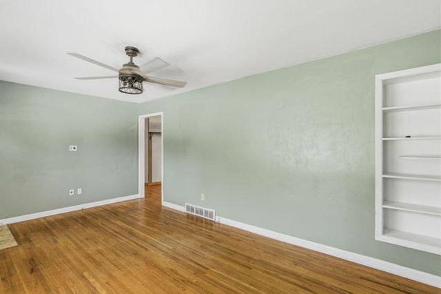 1801 PARKADE BLVD, Columbia, MO 65202