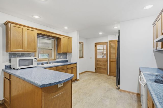 1801 PARKADE BLVD, Columbia, MO 65202