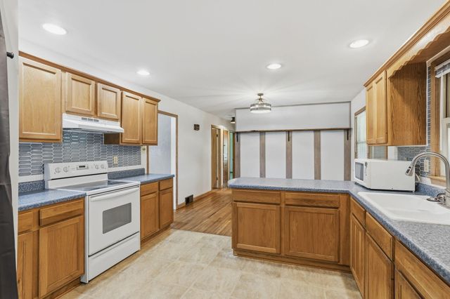 1801 PARKADE BLVD, Columbia, MO 65202