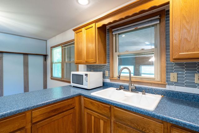 1801 PARKADE BLVD, Columbia, MO 65202