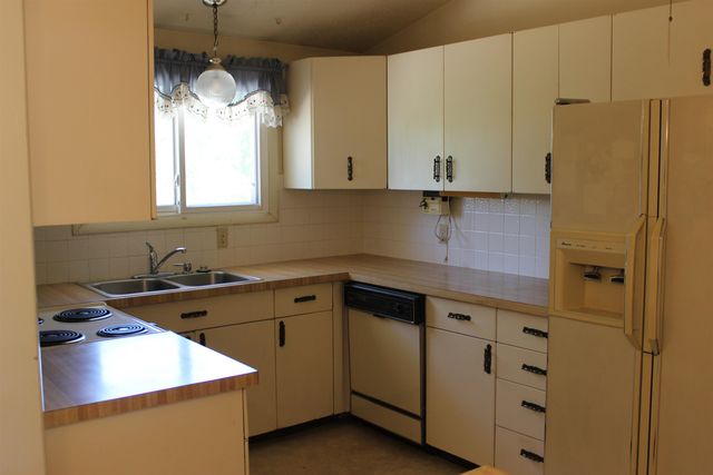 738 Greenbriar Circle, Salina, KS 67401
