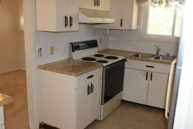 738 Greenbriar Circle, Salina, KS 67401