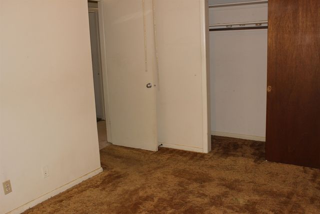 738 Greenbriar Circle, Salina, KS 67401