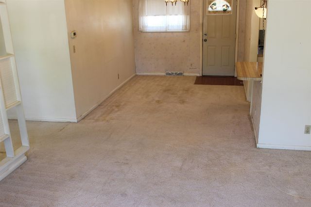 738 Greenbriar Circle, Salina, KS 67401