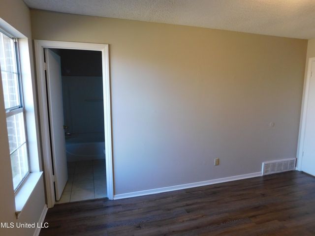 5820 Briarwood Drive, Horn Lake, MS 38637