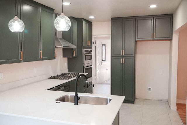 3017 Frontier Avenue NE, Albuquerque, NM 87106