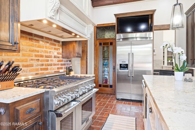 100 Candlewood Drive, Lafayette, LA 70508