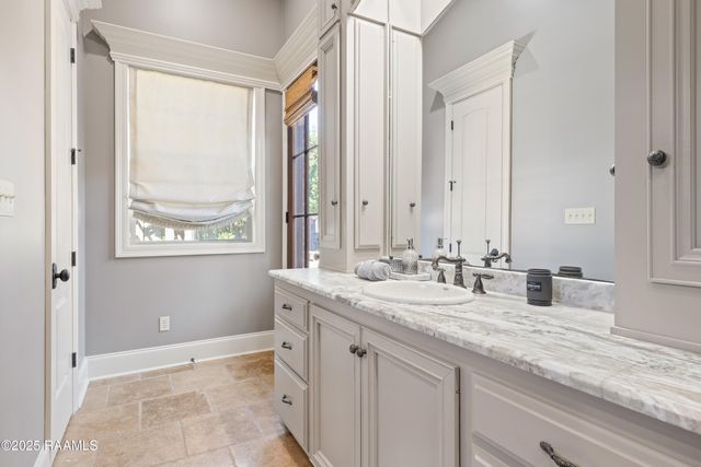 100 Candlewood Drive, Lafayette, LA 70508