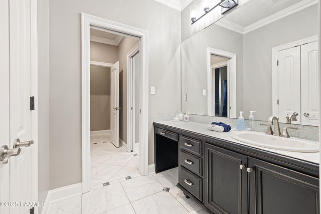 100 Candlewood Drive, Lafayette, LA 70508