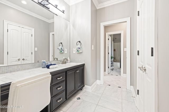 100 Candlewood Drive, Lafayette, LA 70508