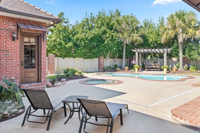 100 Candlewood Drive, Lafayette, LA 70508