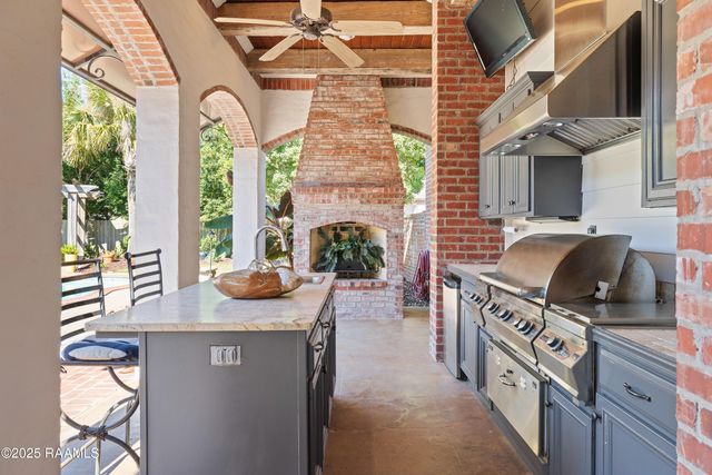 100 Candlewood Drive, Lafayette, LA 70508