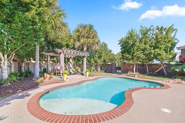 100 Candlewood Drive, Lafayette, LA 70508