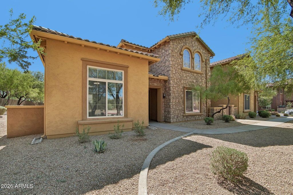 3866 E CAT BALUE Drive, Phoenix, AZ 85050 — exterior