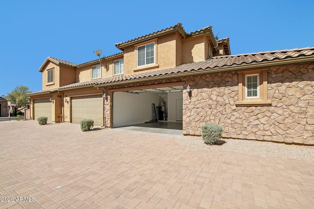 3866 E CAT BALUE Drive, Phoenix, AZ 85050 — photo 3