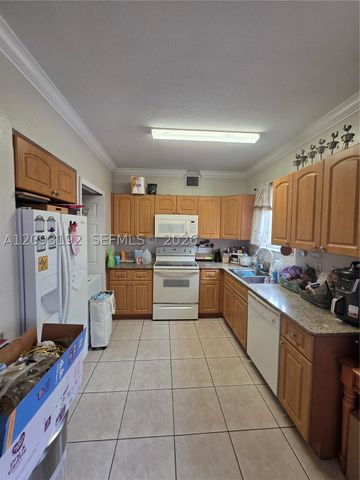 7251 NW 174th Ter 102, Hialeah, FL 33015