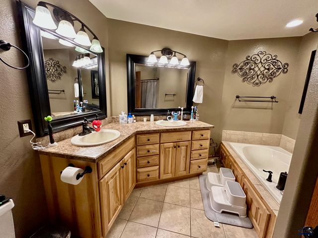 10175 LARAMIE LN, Summerset, SD 57718