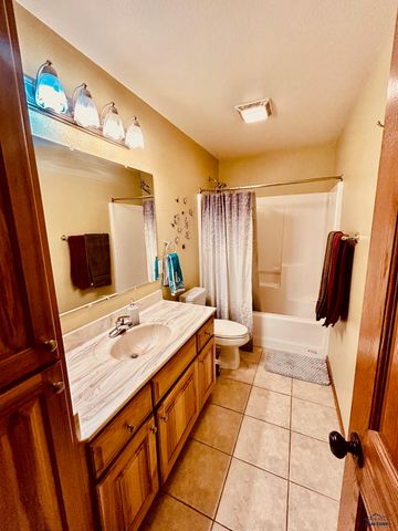 10175 LARAMIE LN, Summerset, SD 57718