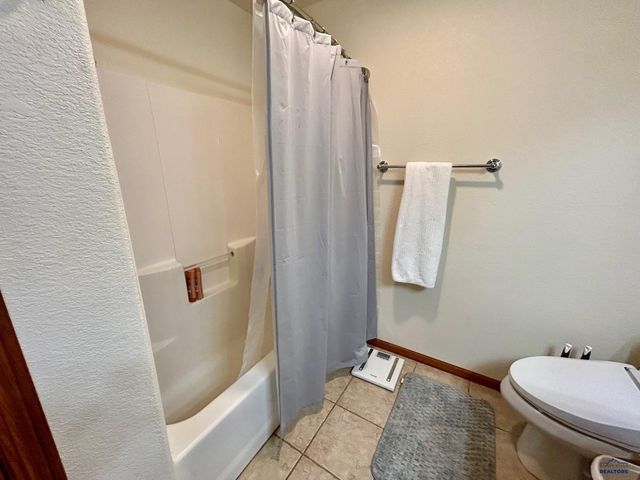 10175 LARAMIE LN, Summerset, SD 57718